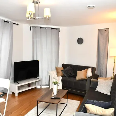 Spacious 2bedroom In Airport *