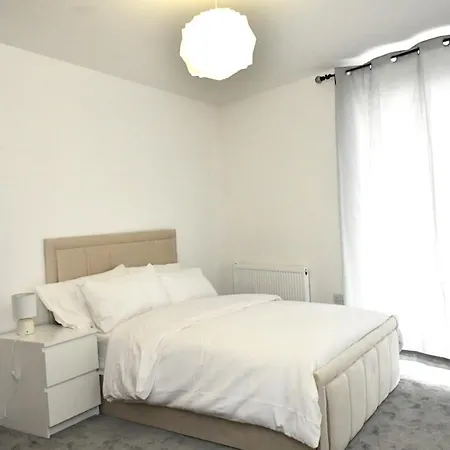 Spacious 2bedroom In Airport Apartment *