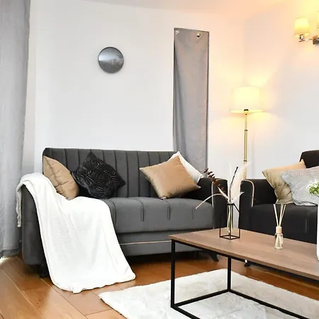 Spacious 2bedroom In Airport *