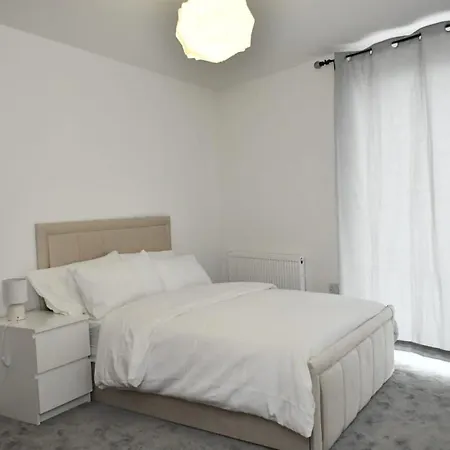 Spacious 2bedroom In Airport London