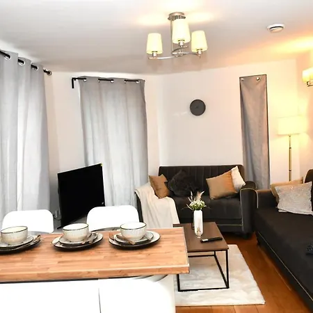 Spacious 2bedroom In Airport Apartment London