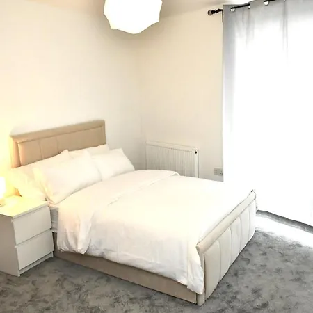 Spacious 2bedroom In Airport