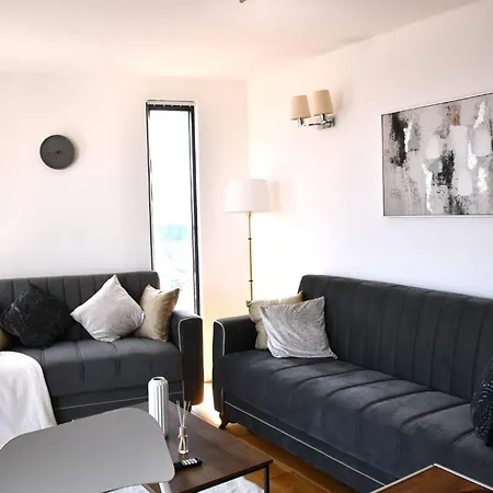 Spacious 2bedroom In Airport Apartment