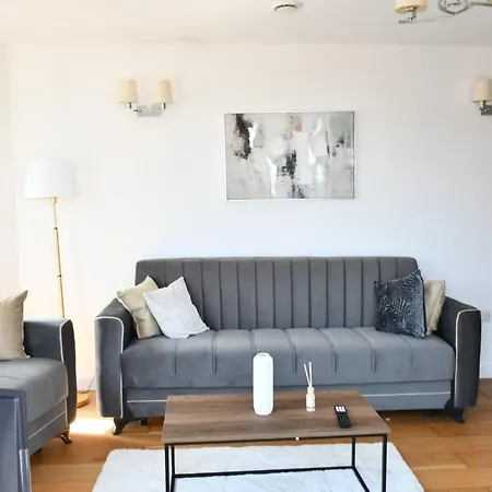 Spacious 2bedroom In Airport Apartment *
