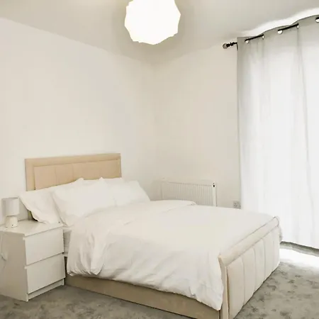 Spacious 2bedroom In Airport *