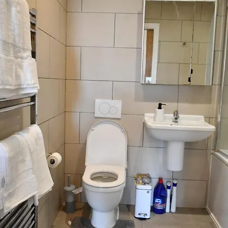Apartment Spacious 2bedroom In Airport