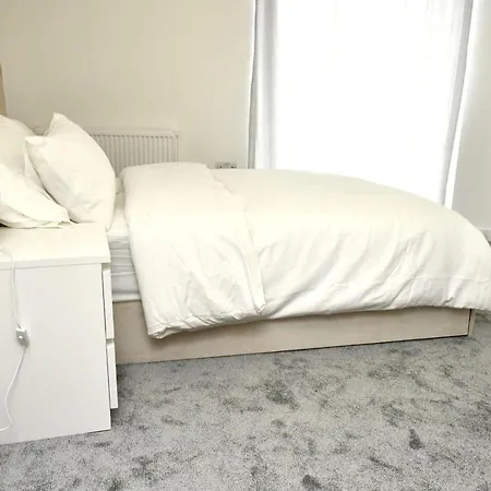Apartment Spacious 2bedroom In Airport London