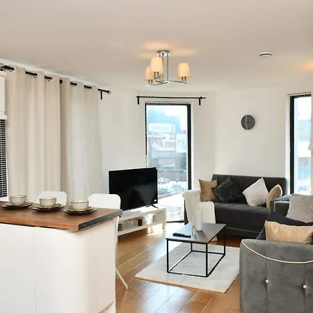 Spacious 2bedroom In Airport *