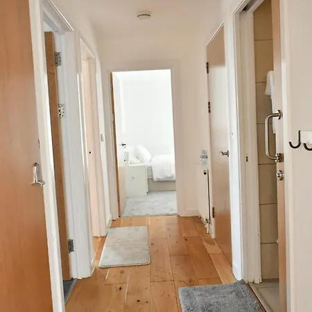 Spacious 2bedroom In Airport *