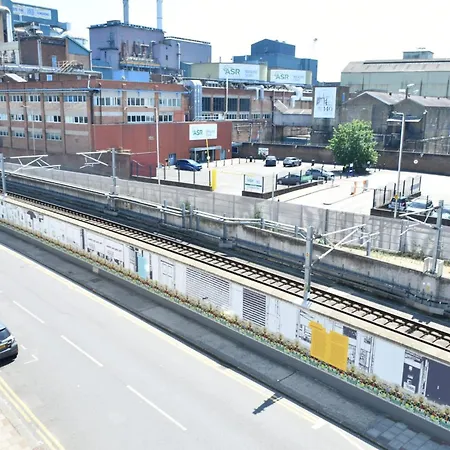 Spacious 2bedroom In Airport *