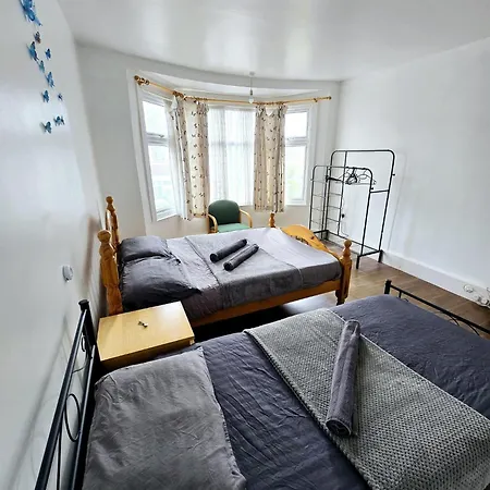 Homestay Affordable Private In Wembley