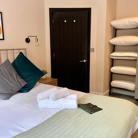 Pillow Menu! 1 Bed Garden Flat Finsbury Park Apartment London