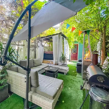 Double W/projector & Garden Hot Tub Privatunterkunft *