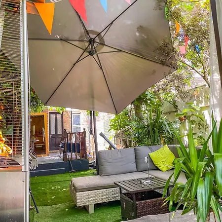 Privatunterkunft Double W/projector & Garden Hot Tub London