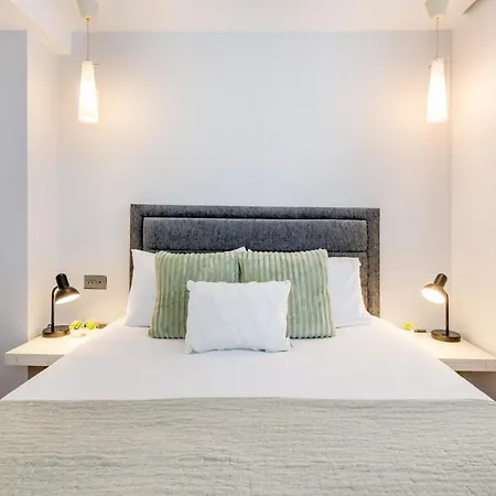 Welcome - The Piazza Apartment *