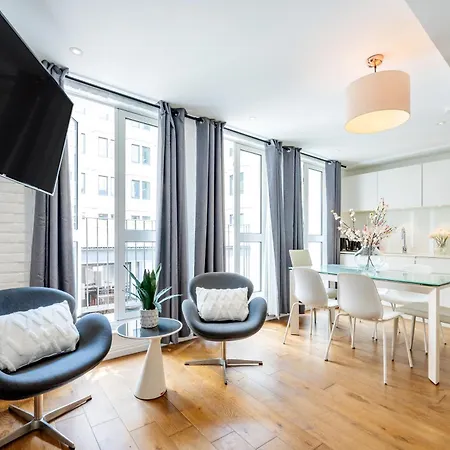 Welcome - The Piazza Apartment *