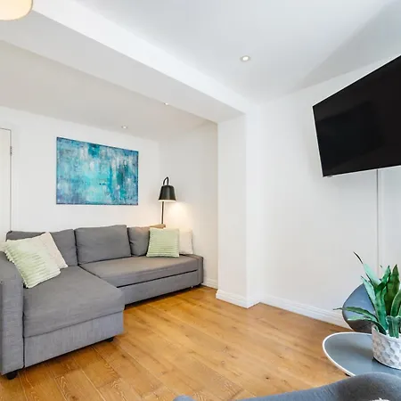 Welcome - The Piazza Apartment London