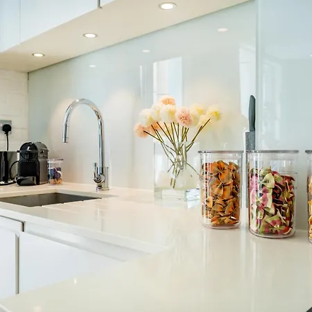Welcome - The Piazza Apartment *