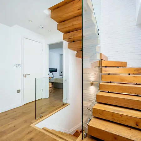 Welcome - The Piazza Apartment *