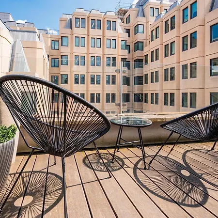 Welcome - The Piazza Apartment *