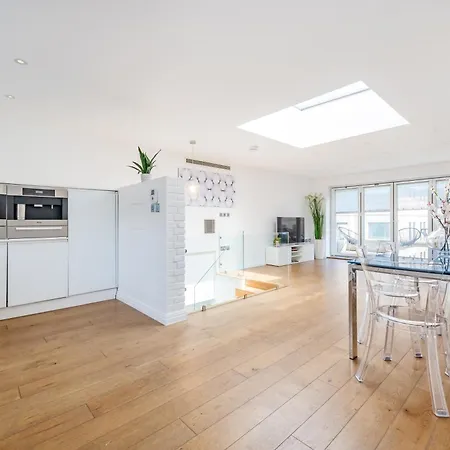 Welcome - The Piazza Apartment London