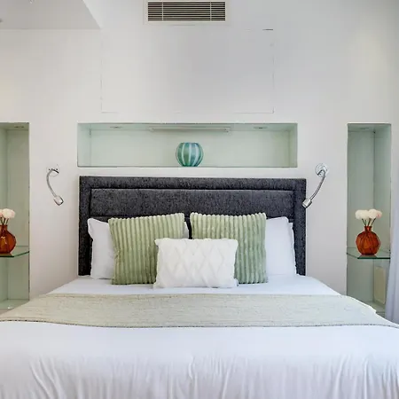 Welcome - The Piazza Apartment