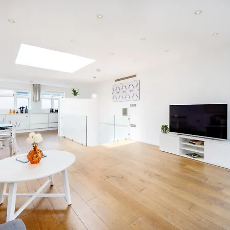 Welcome - The Piazza Apartment