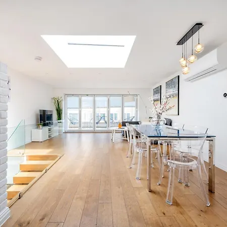 Welcome - The Piazza Apartment *