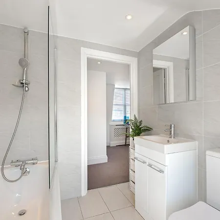 Apartment Charming 3bedroom In London