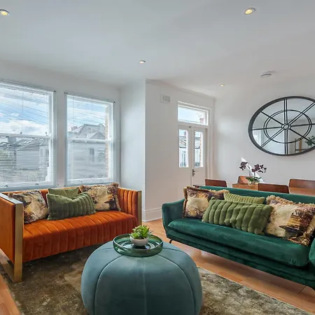 Charming 3bedroom In Apartment *