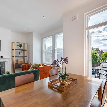 Charming 3bedroom In Apartment