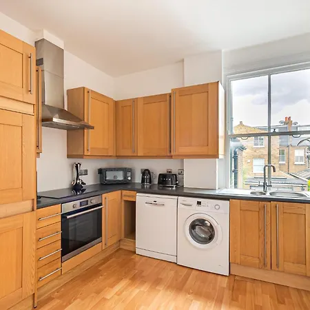 Charming 3bedroom In Apartment *