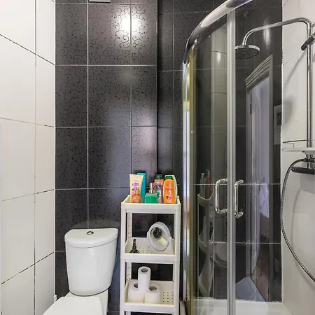 Lovely Bedroom With Private Bathroom Homestay London
