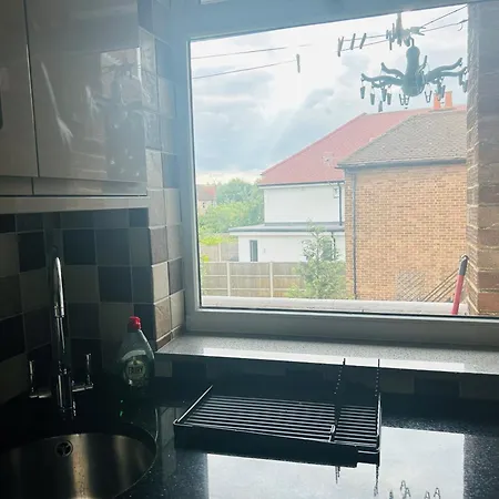 Cosy Wimbledon With 2 Bedrooms