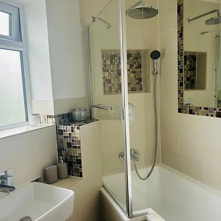 Cosy Wimbledon With 2 Bedrooms Apartment