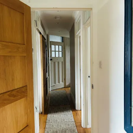 Cosy Wimbledon With 2 Bedrooms Apartment *