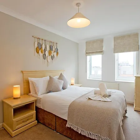 Imperial Onedin Point-tower Hill Apartment *