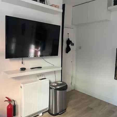 Apartment Little Victorian Conversion London
