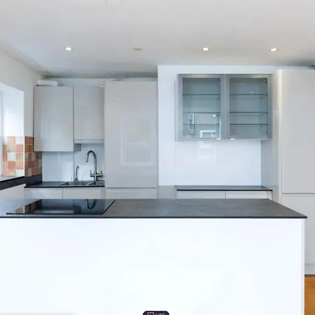 Kensington 2bed 2bath Breakfast Apartment *