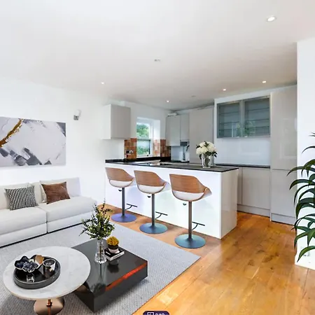 Kensington 2bed 2bath Breakfast Apartment *