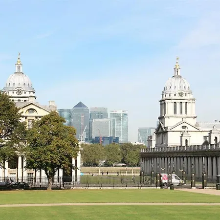 Apartment Modern 2-bed In Greenwich - Prime Location Near Cutty Sark & Excellent Transport Links London