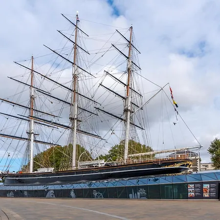 Modern 2-bed In Greenwich - Prime Location Near Cutty Sark & Excellent Transport Links Apartment London