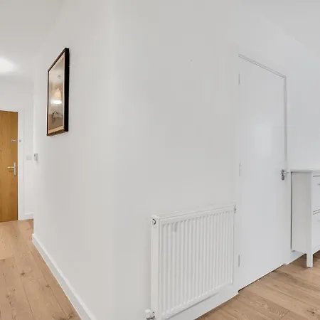 Modern 2-bed In Greenwich - Prime Location Near Cutty Sark & Excellent Transport Links *