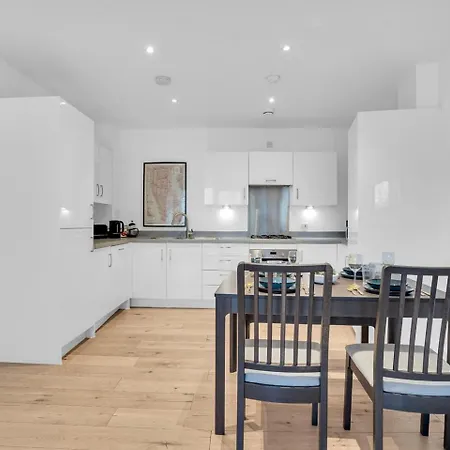 Modern 2-bed In Greenwich - Prime Location Near Cutty Sark & Excellent Transport Links Apartment *