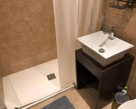 Shared House - Private With Dedicated Guest Bathroom Near Paddington *