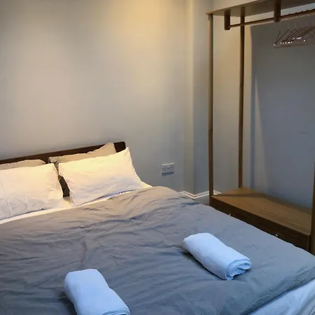 Shared House - Private With Dedicated Guest Bathroom Near Paddington * London