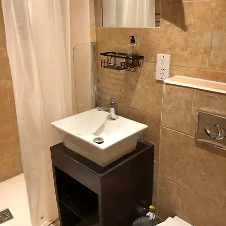 Shared House - Private With Dedicated Guest Bathroom Near Paddington Homestay *