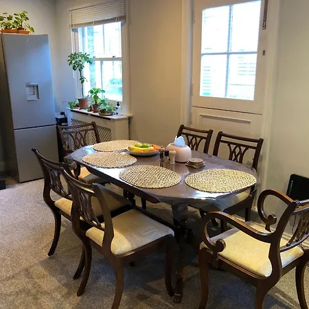 Shared House - Private With Dedicated Guest Bathroom Near Paddington