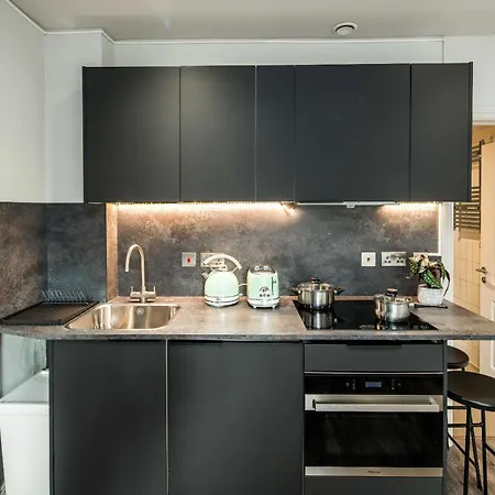 Hyde Park By Sleepy Apartment London