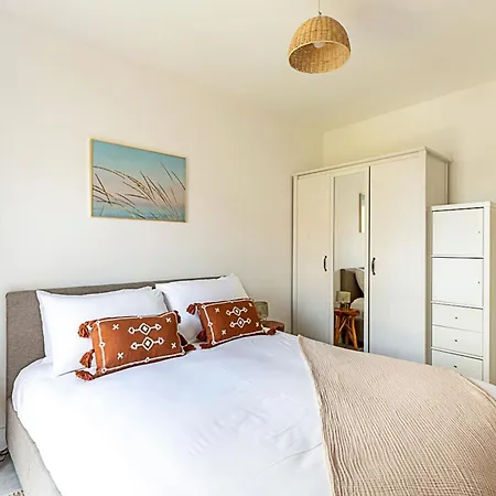 Semi-detached House With Modern Bespoke Interior *